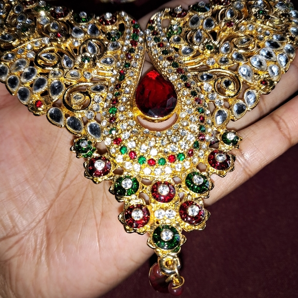 Alloy Gold Plated Grand Necklace - Picture 3 of 6